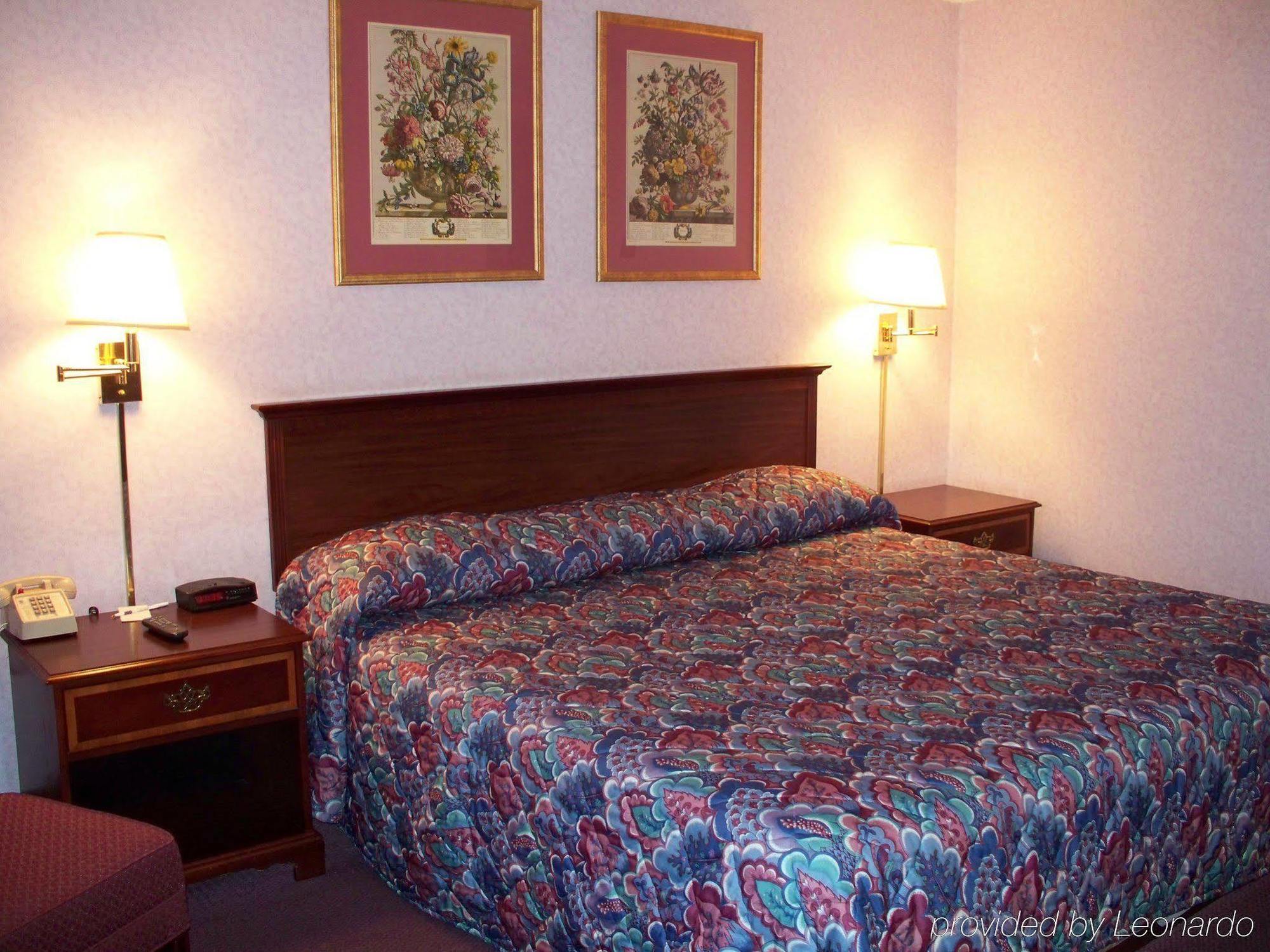 Reikart House Buffalo, A Tribute Portfolio Hotel Amherst Room photo